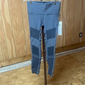 Alo Yoga seamless moto Legging size S BNWT